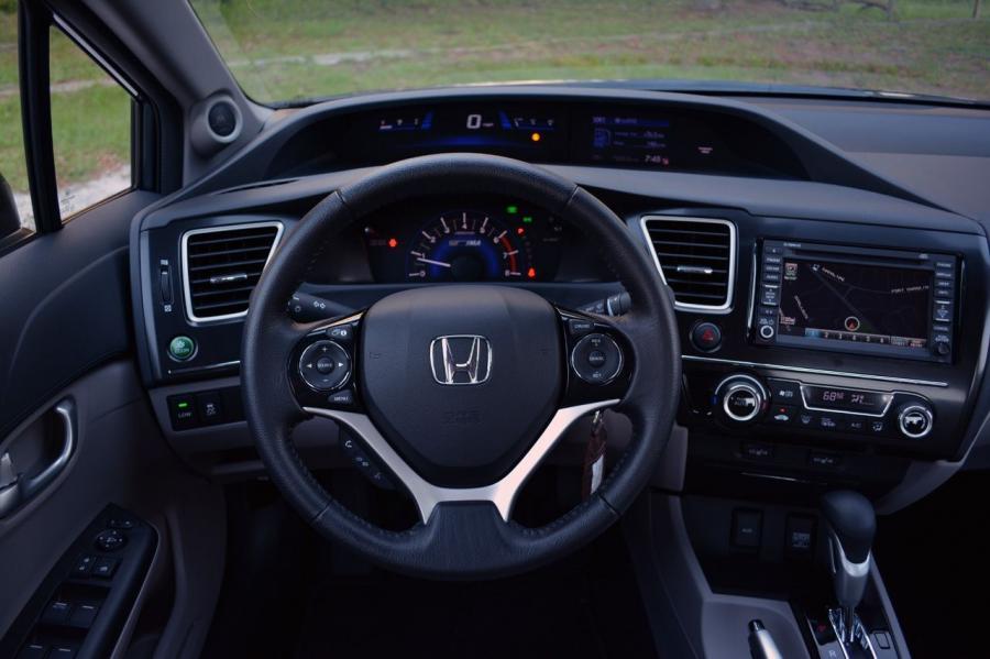  Honda Civic Hybrid 2013 года  (фото 18 из 29)